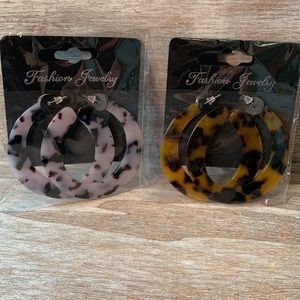 New! Set of 2 pair hoop earrings! Neutrals! Large yet so lightweight! Very Chic!